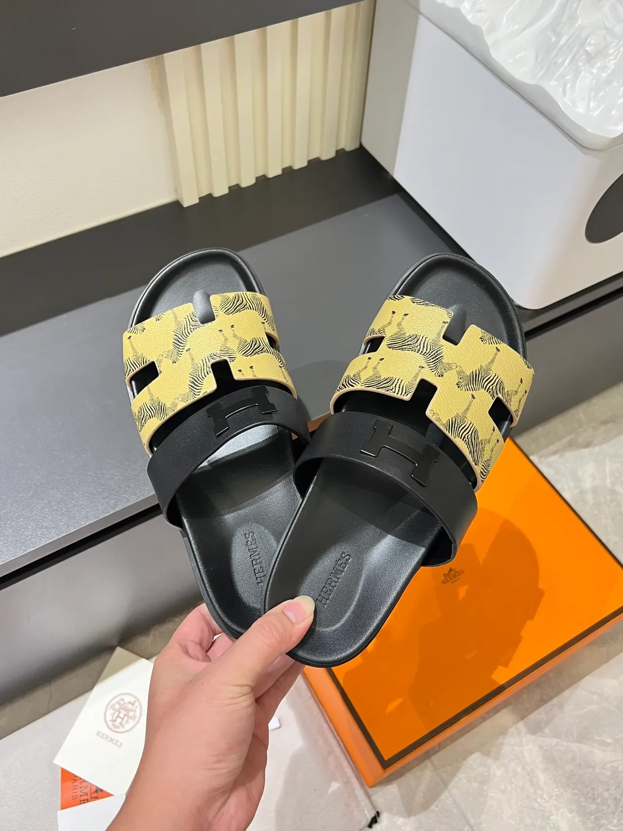 Hermès Oran Black Beige Double-Strap Slide H-Shaped Hardware Slippers 13