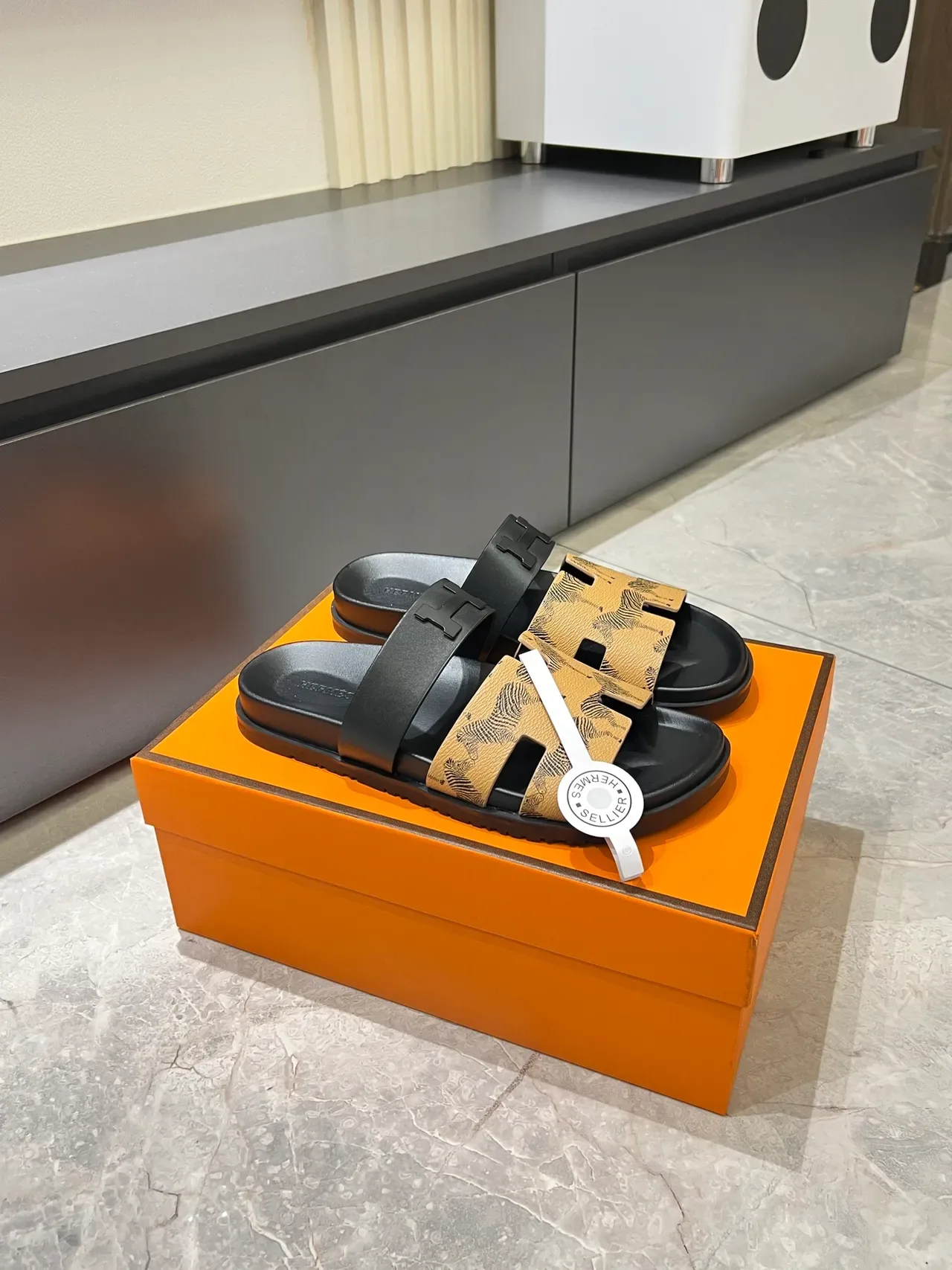 Hermès Oran Black Beige Double-Strap Slide H-Shaped Hardware Slippers 18