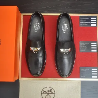 Hermès Oran काले चमड़े H-Stirrup लूफर