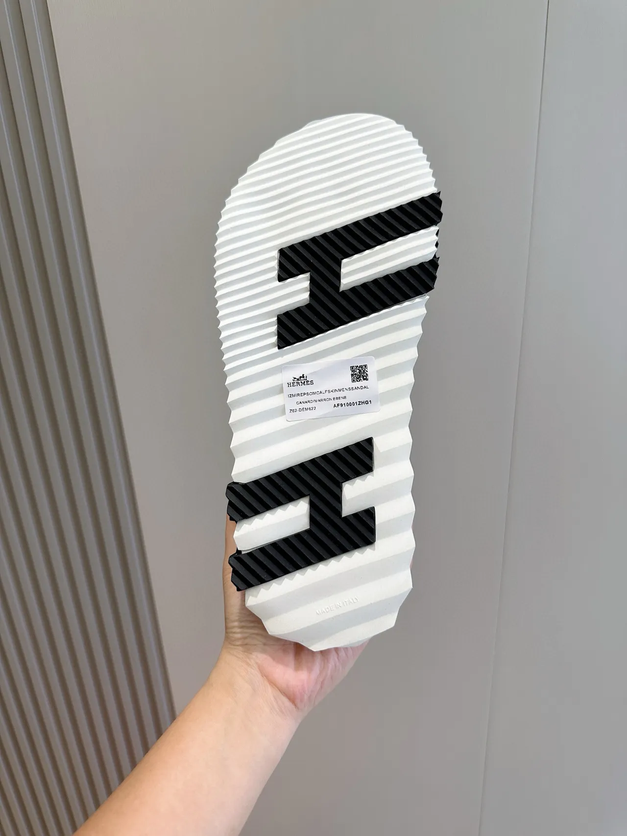 Hermès Oran Chaussons vert noir à brides croisées en daim 7