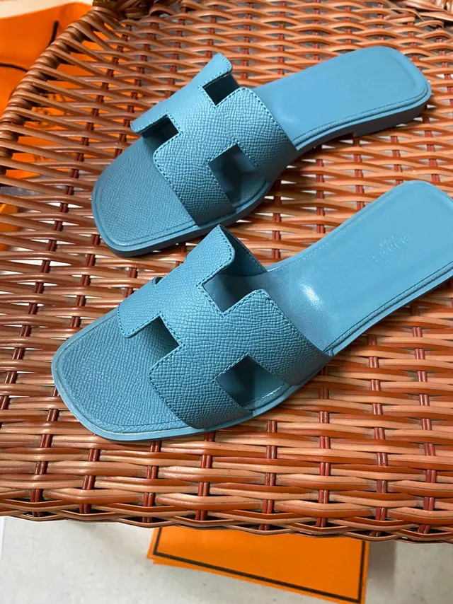 Hermès Oran شبشب أزرق فاتح مسطح 2