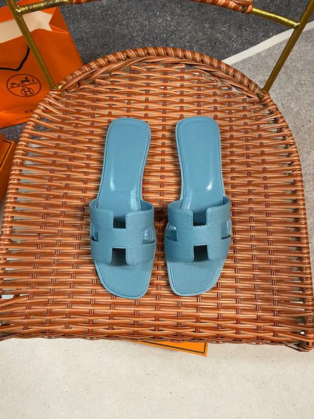 Hermès Oran شبشب أزرق فاتح مسطح 4