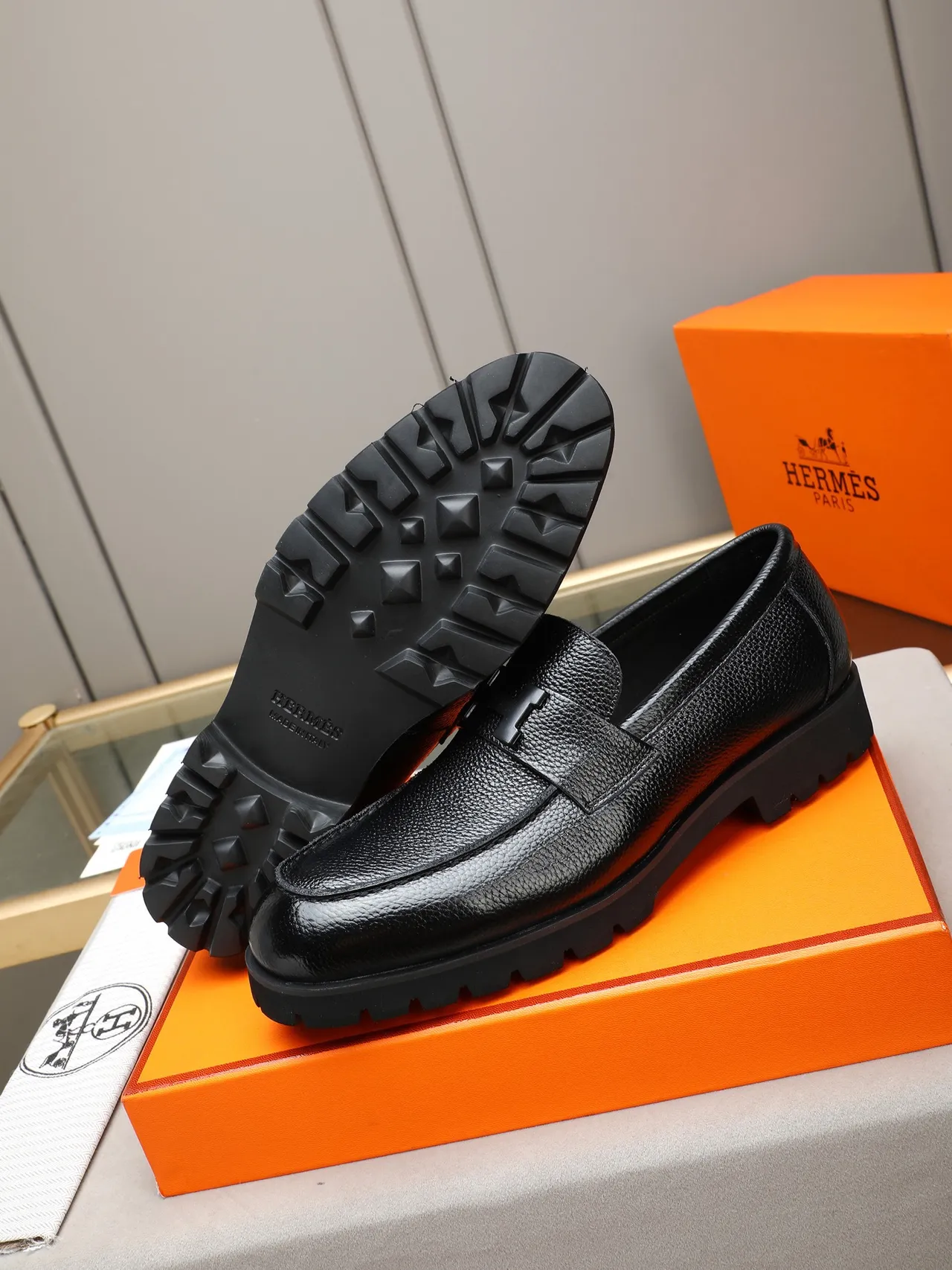 Hermès Oran Loafer Loafer en cuir noir grainé à enfiler 4