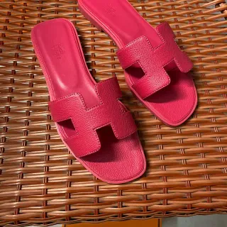 Hermès Oran Chinelos de couro rosa com H-Strap