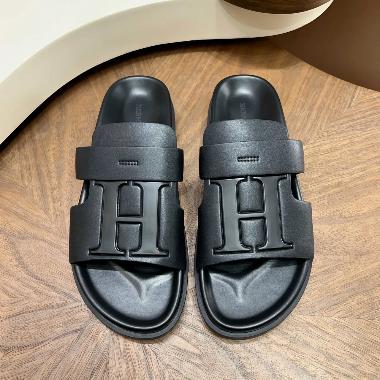 Sandales Hermès Oran Blanches et Noires 2