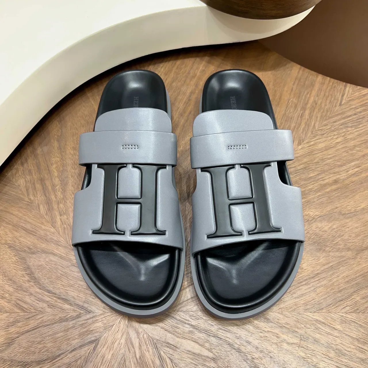 Sandales Hermès Oran Blanches et Noires 3