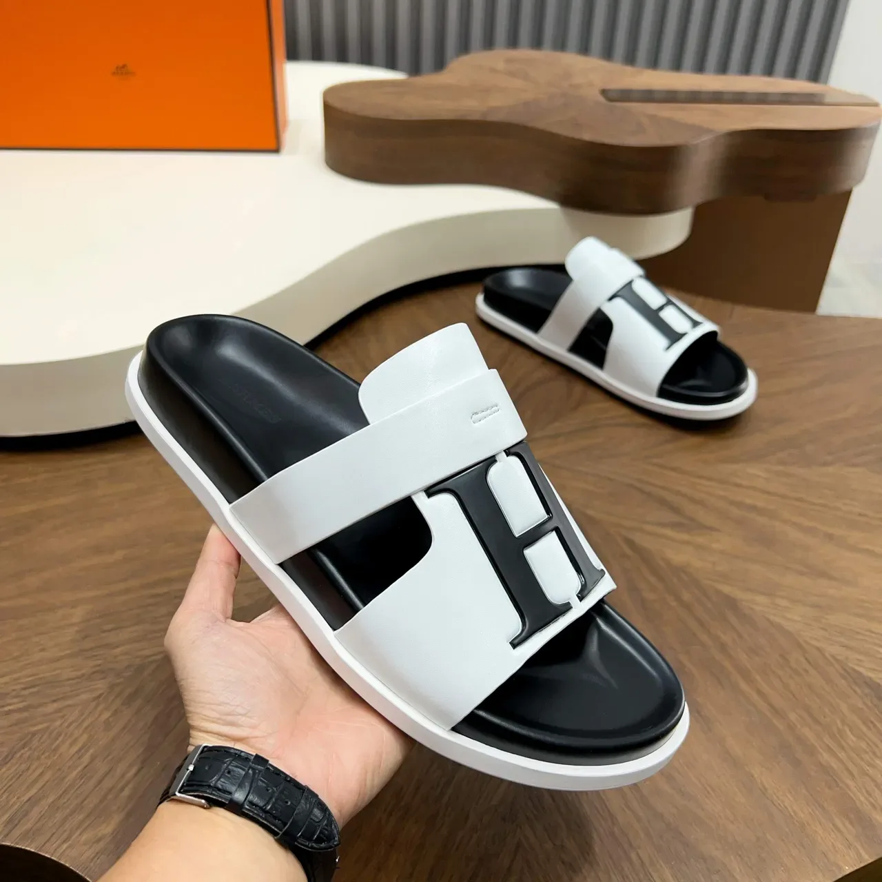 Sandales Hermès Oran Blanches et Noires 8