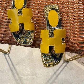 Hermès Oran Slide Amarelo Multicolor Correia H Couro Sola de Tecido Impresso Chinelos
