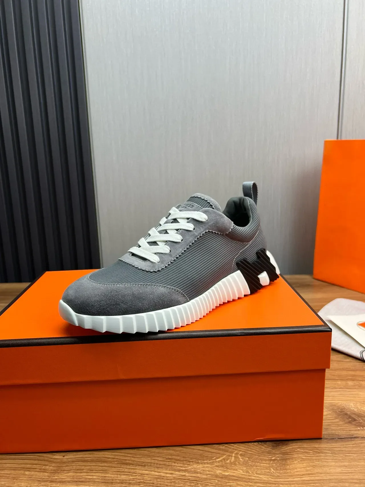 Hermès Oran Sneaker 灰色麂皮网布 白色凸纹鞋底 生活方式运动鞋 2