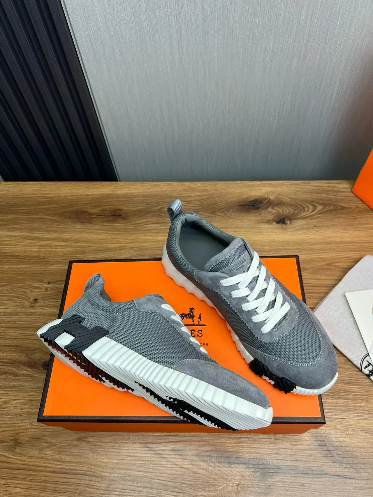 Hermès Oran Sneaker 灰色麂皮网布 白色凸纹鞋底 生活方式运动鞋 6