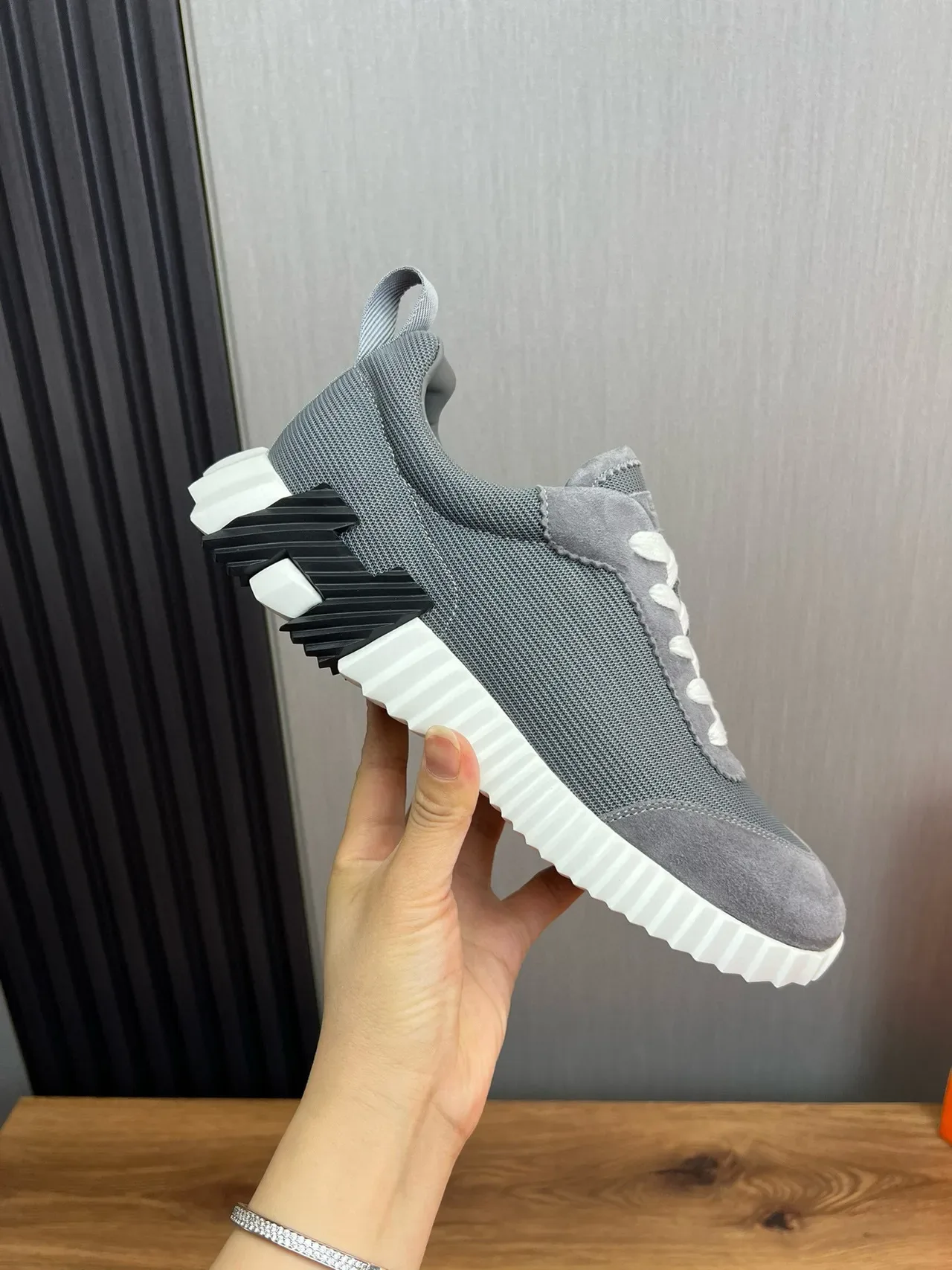 Hermès Oran Sneaker 灰色麂皮网布 白色凸纹鞋底 生活方式运动鞋 7