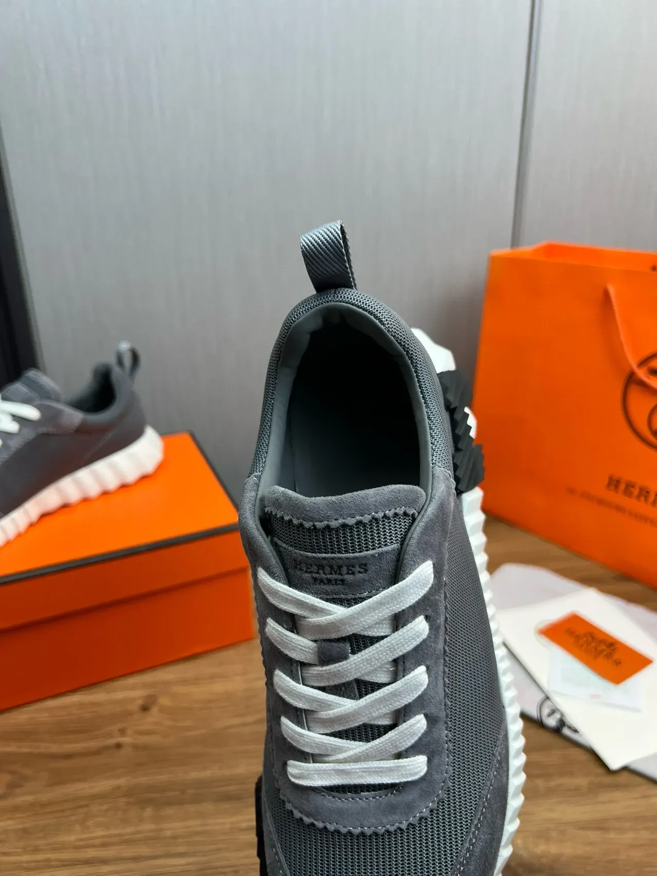 Hermès Oran Sneaker 灰色麂皮网布 白色凸纹鞋底 生活方式运动鞋 8