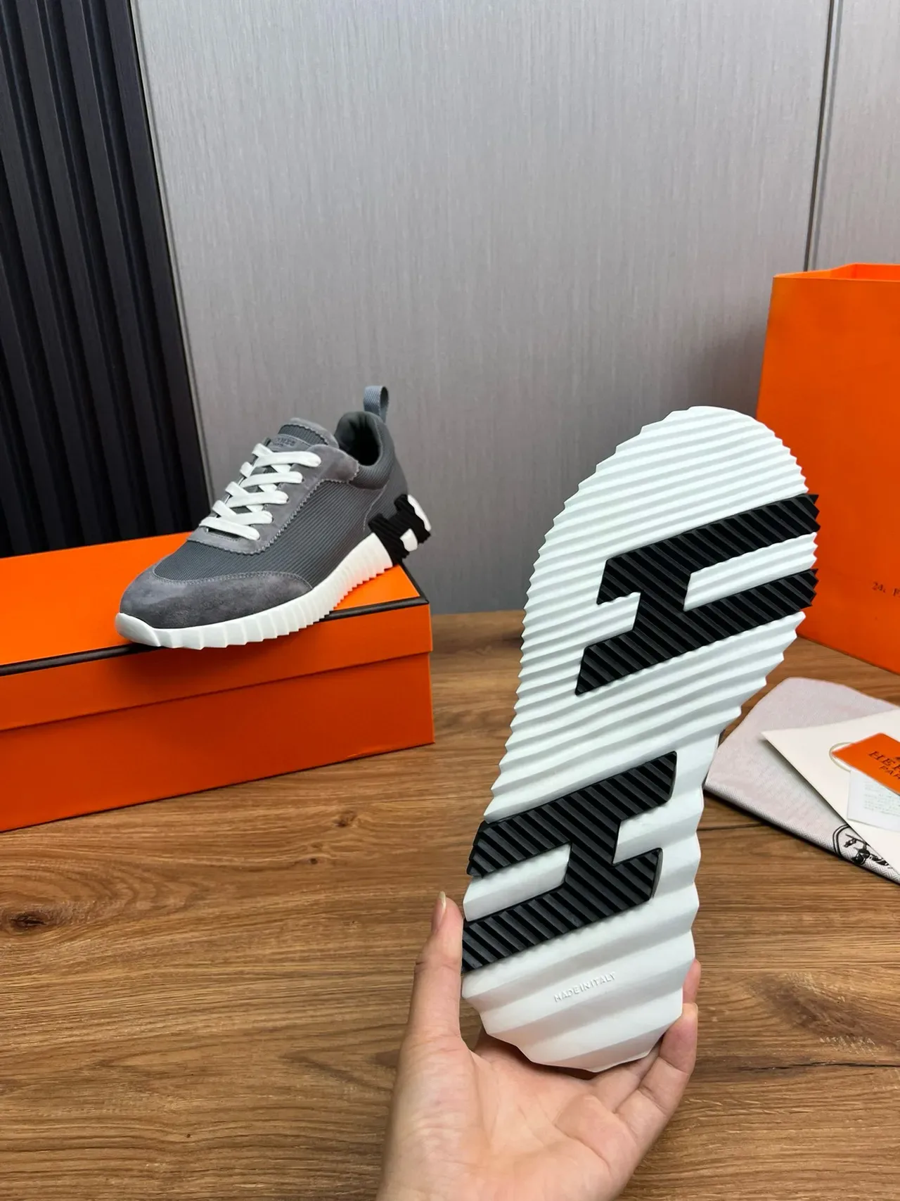 Hermès Oran Sneaker 灰色麂皮网布 白色凸纹鞋底 生活方式运动鞋 9