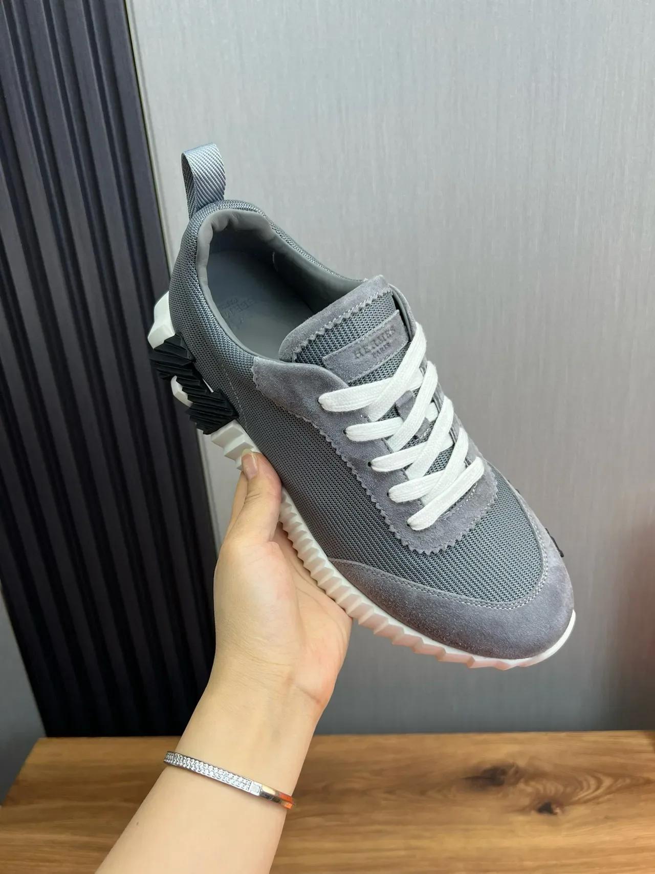 Hermès Oran Sneaker 灰色麂皮网布 白色凸纹鞋底 生活方式运动鞋 10