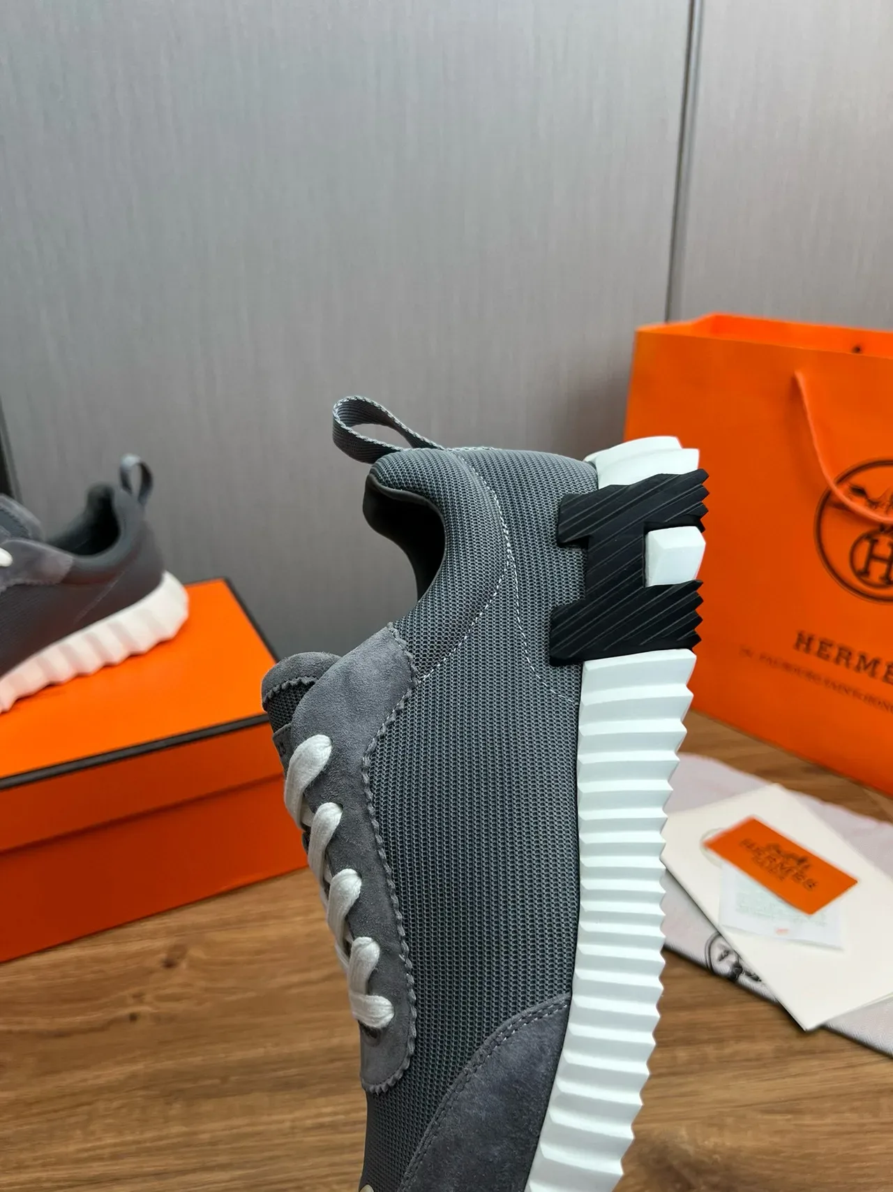 Hermès Oran Sneaker 灰色麂皮网布 白色凸纹鞋底 生活方式运动鞋 11