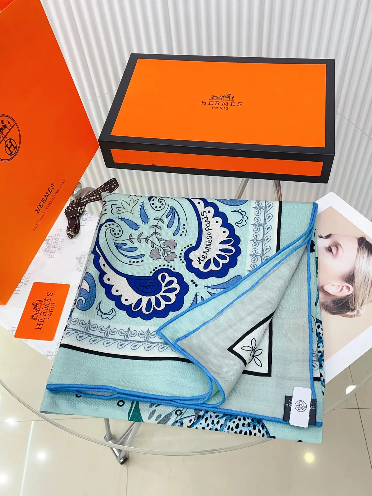 Hermès Pañuelo de Seda con Motivo Abstracto Impreso en Verde Menta 5