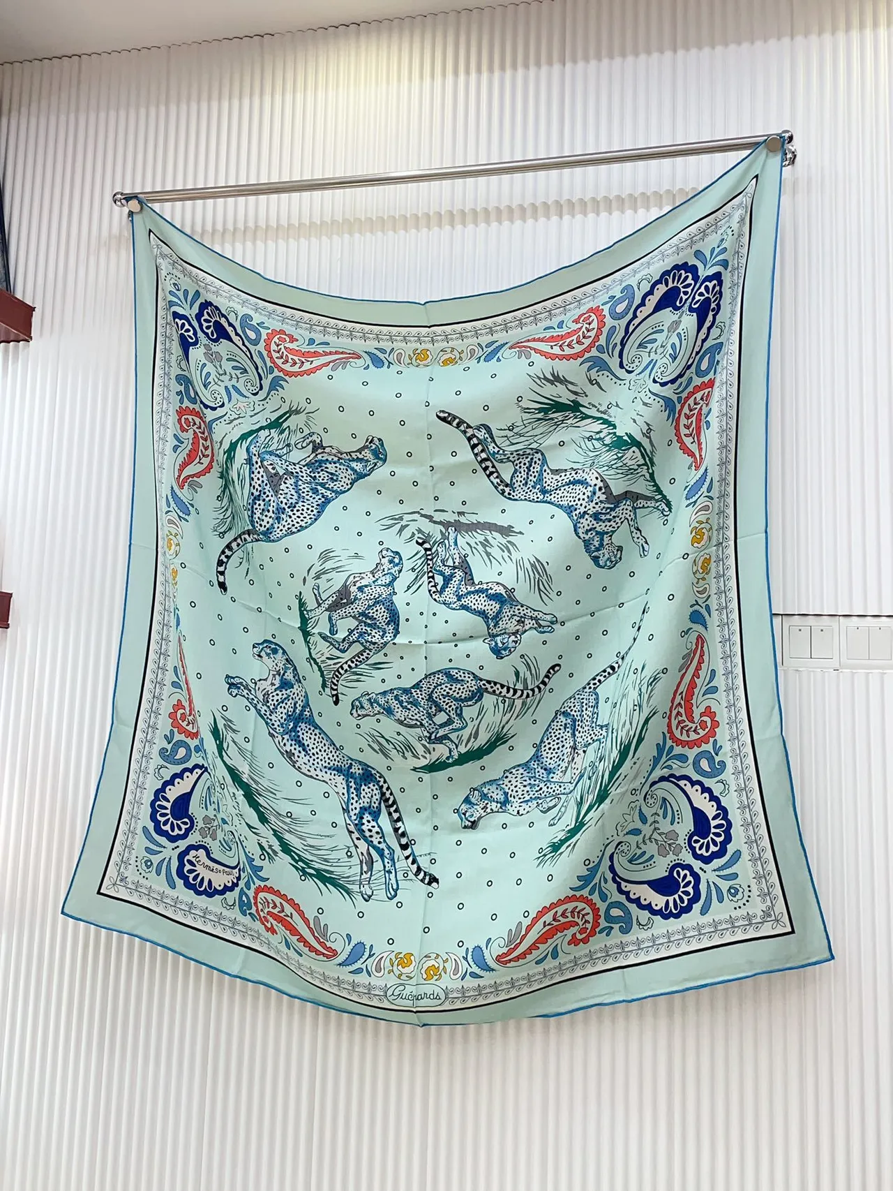 Hermès Pañuelo de Seda con Motivo Abstracto Impreso en Verde Menta 6