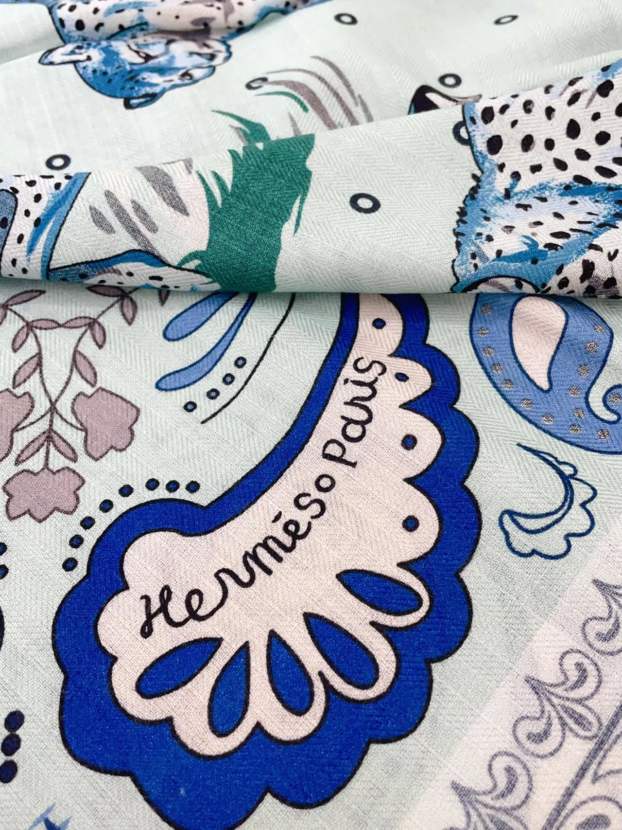 Hermès Pañuelo de Seda con Motivo Abstracto Impreso en Verde Menta 9