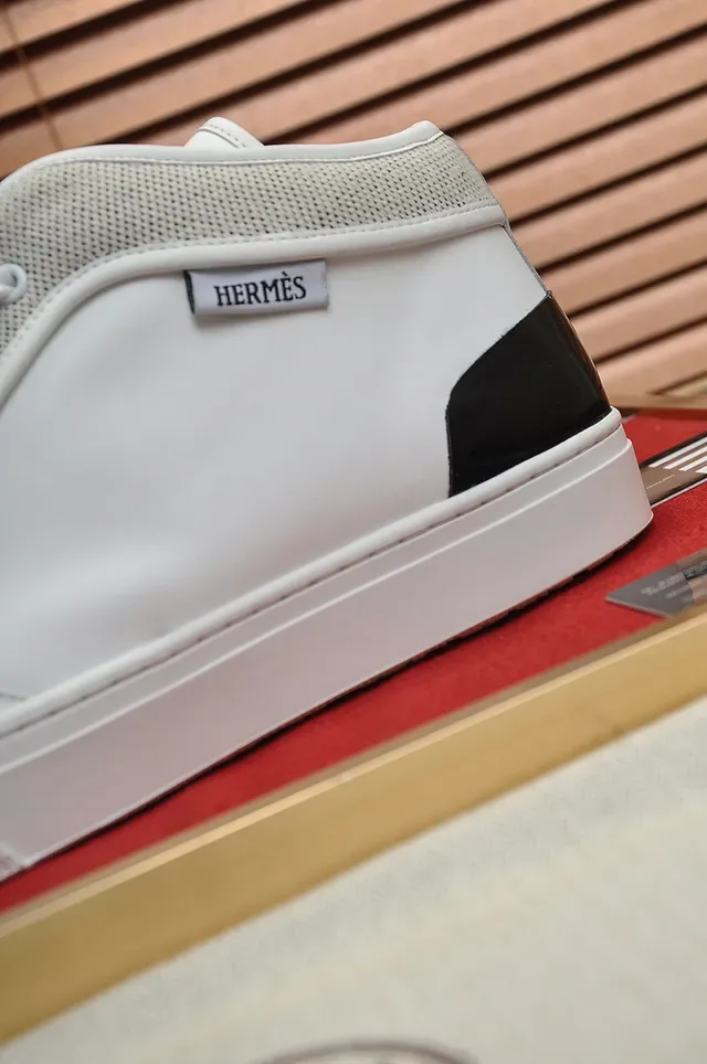 Hermès সাদা-কালো হাই-টপ মিক্সড-ম্যাটেরিয়াল আপার লाइফস্টাইল স্নিকার 2