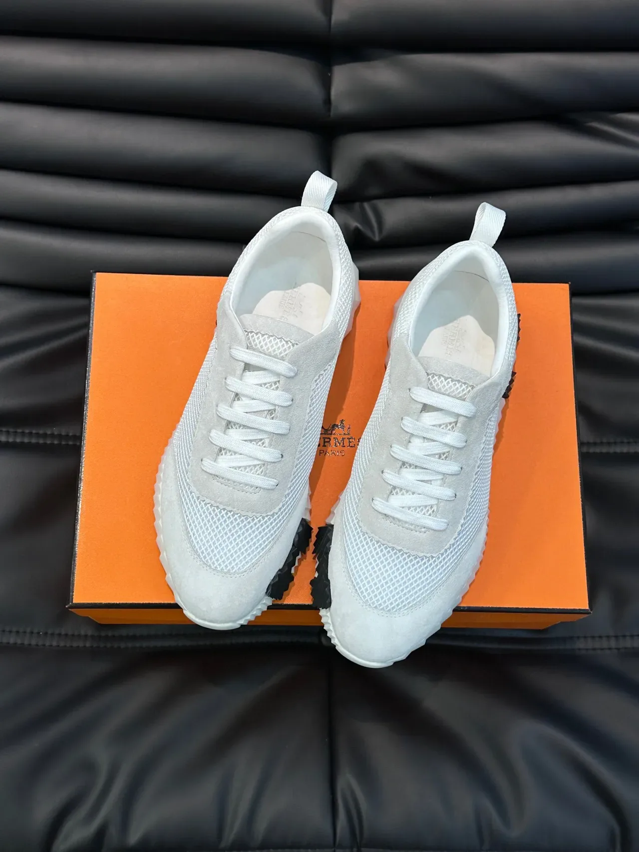 Hermès Sneakers Lifestyle Blancs en Maille et Daim 3