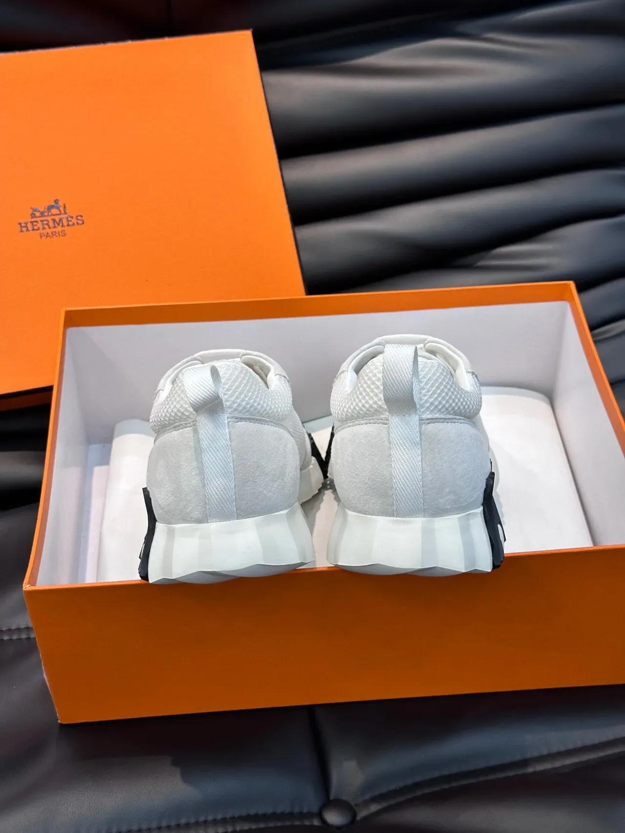 Hermès Sneakers Lifestyle Blancs en Maille et Daim 5
