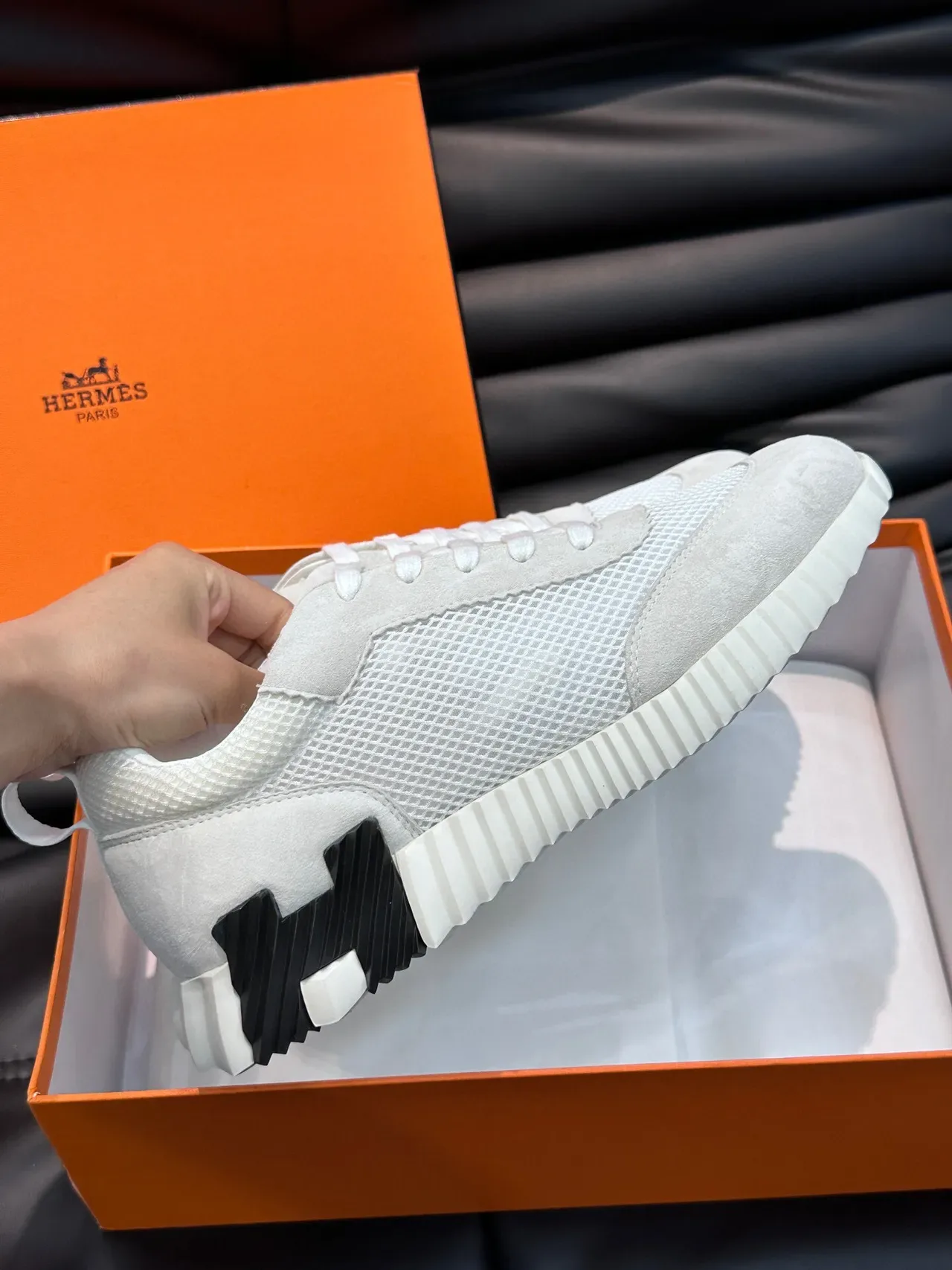 Hermès Sneakers Lifestyle Blancs en Maille et Daim 6