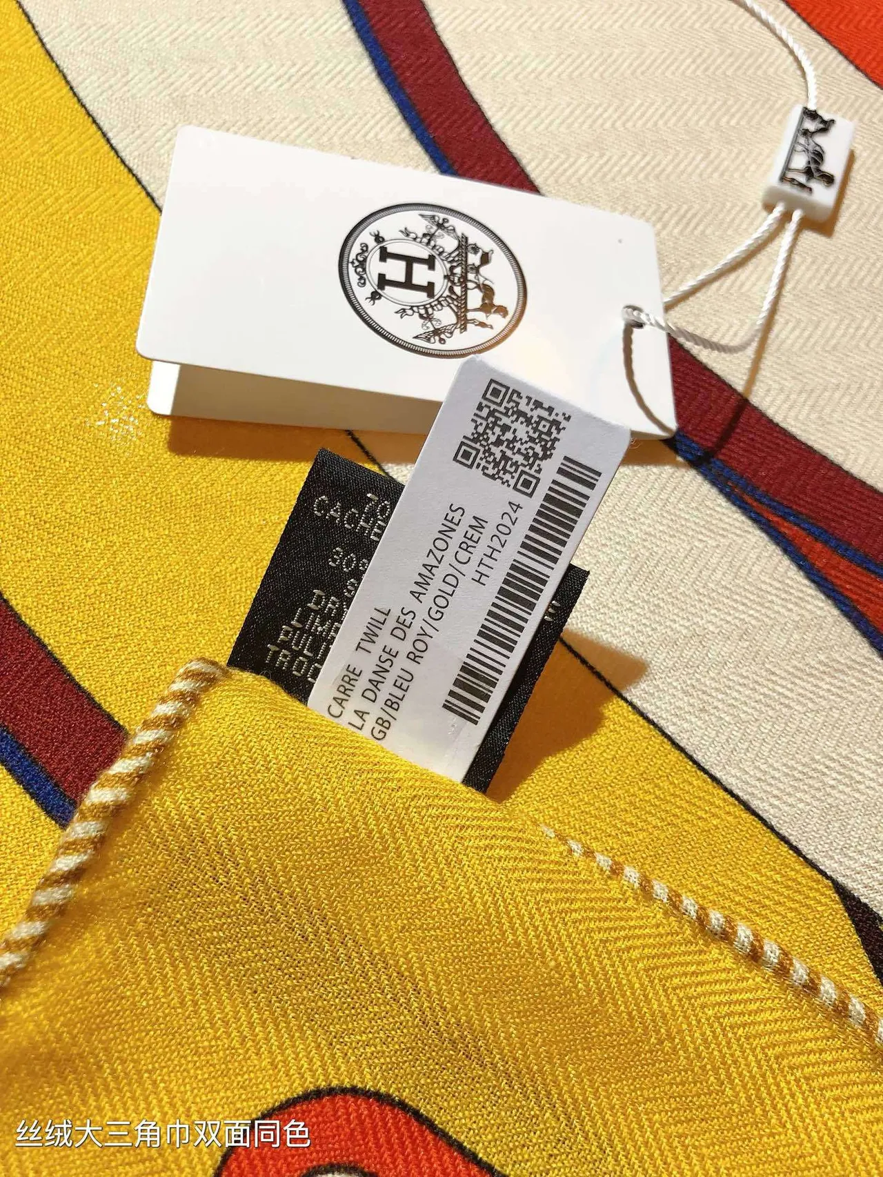 Hermès पीला बहुरंगीन बड़ा त्रिकोणीय दोहरी सतह समान प्रिंट रेशम स्कार्फ 8