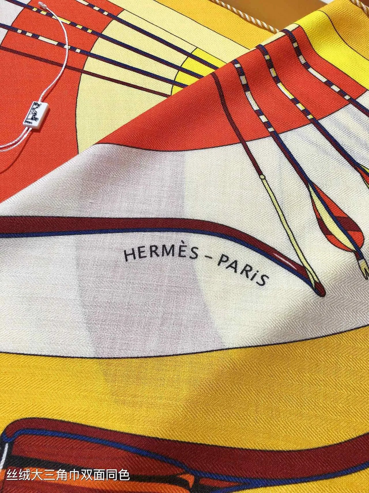 Hermès पीला बहुरंगीन बड़ा त्रिकोणीय दोहरी सतह समान प्रिंट रेशम स्कार्फ 9