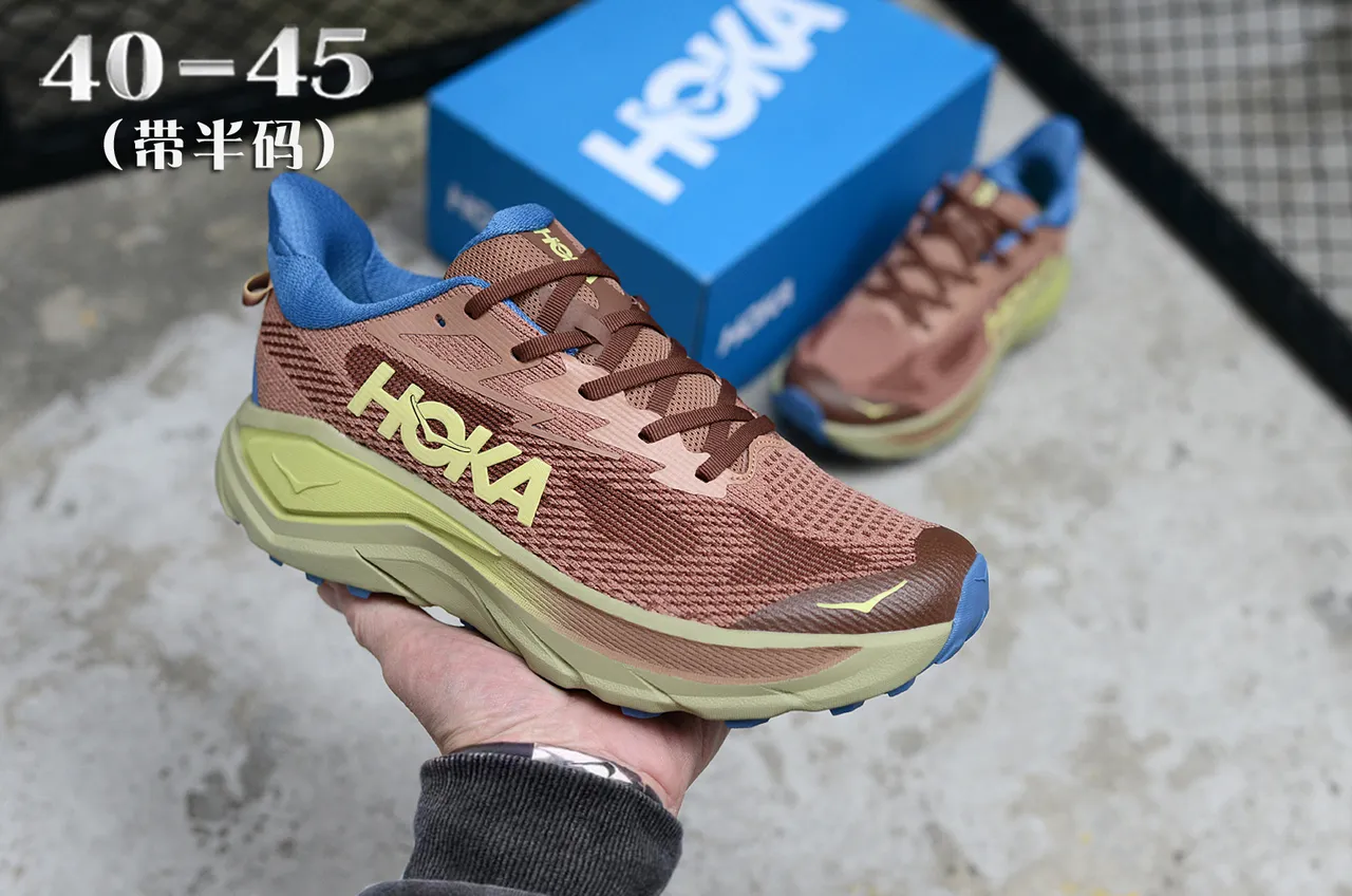 Hoka Clifton বাদামী এবং নীল দৌড়ের জুতা 3