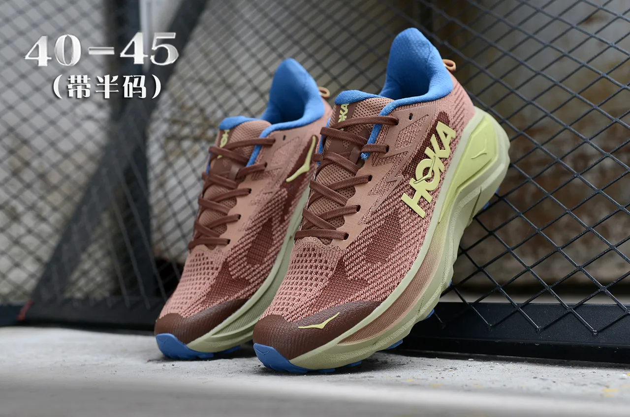 Hoka Clifton বাদামী এবং নীল দৌড়ের জুতা 5