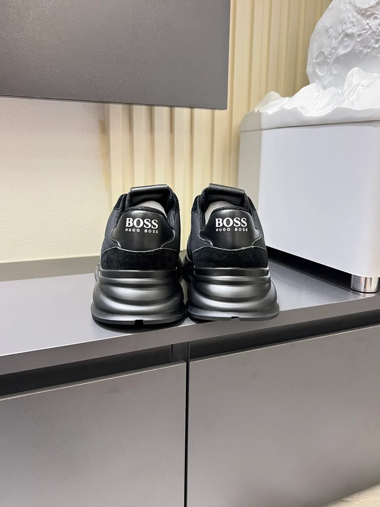 Hugo Boss Sneakers Lifestyle Solado Monocromático Esculpido de Material Misto Superior Preto 2
