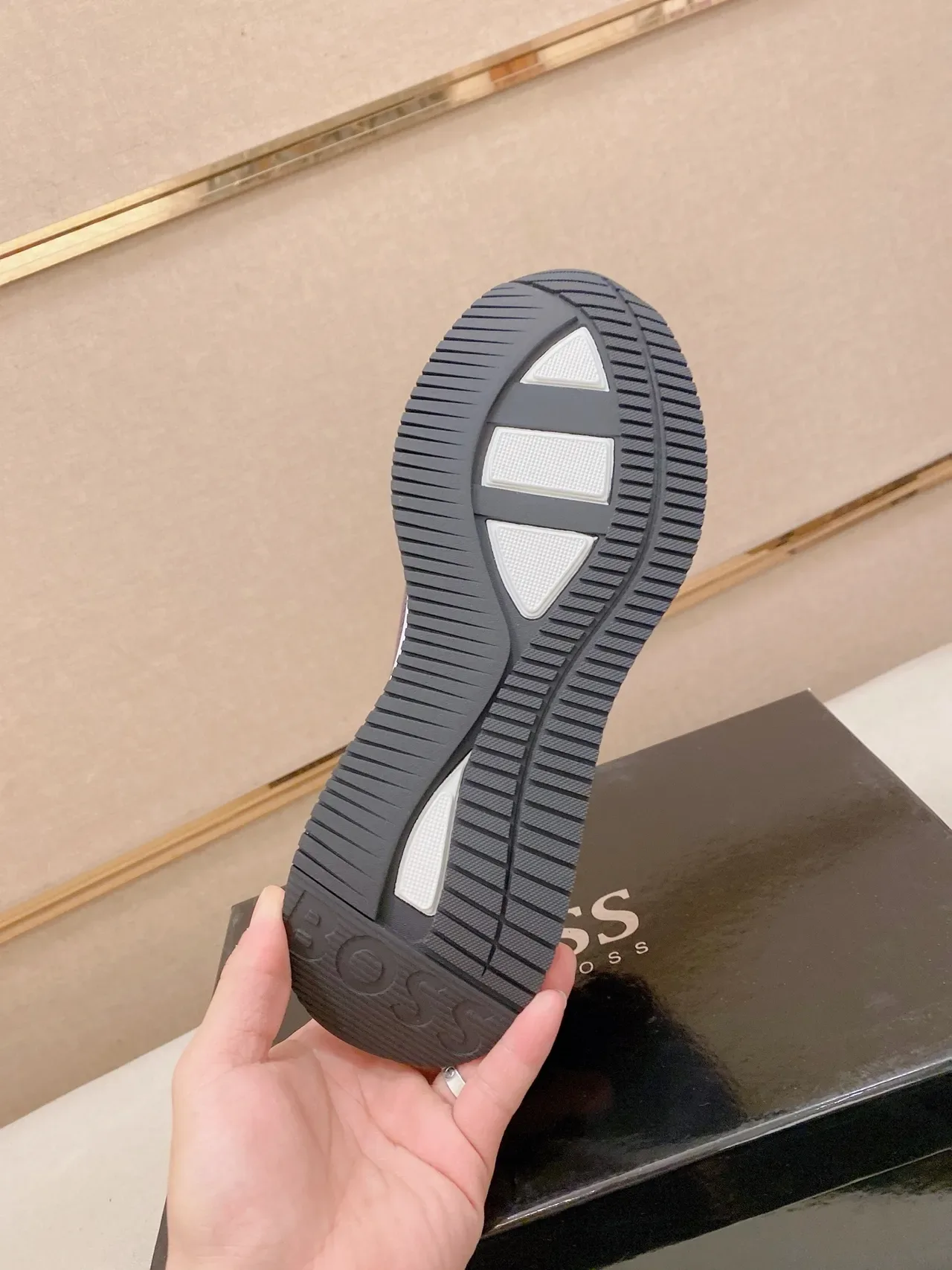 Hugo Boss Sneakers Bleues Blanches à Maille Supérieure et Construction Slip-On 2