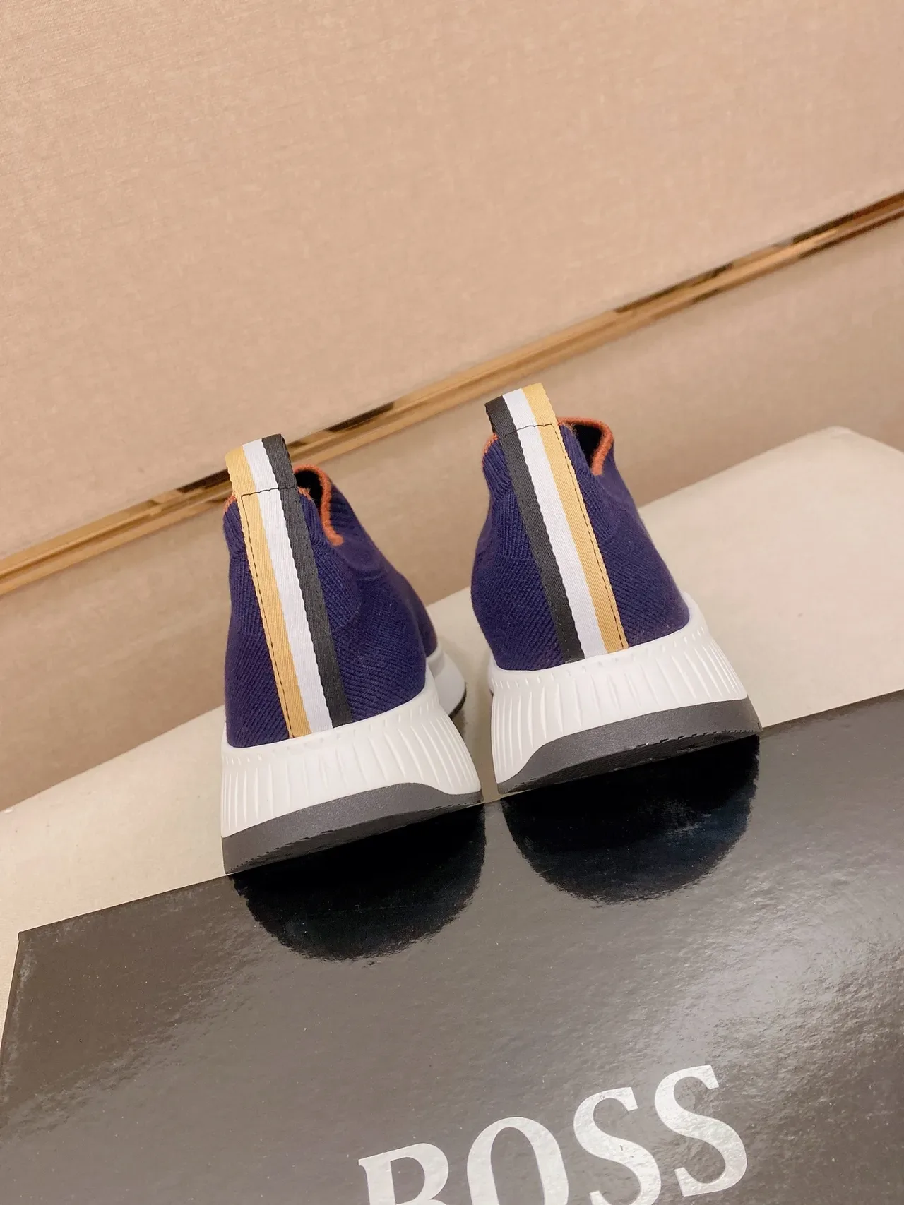 Hugo Boss Sneakers Bleues Blanches à Maille Supérieure et Construction Slip-On 3
