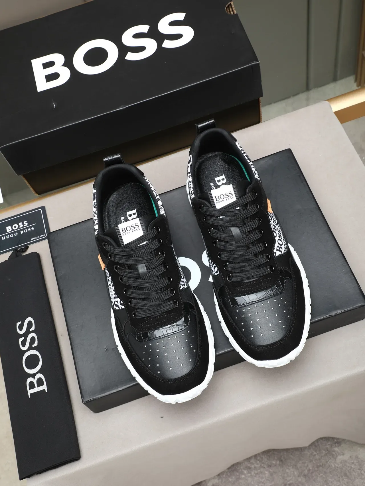 Sneakers Hugo Boss Lifestyle Noir et Blanc Monogram Matériau Mixte 2