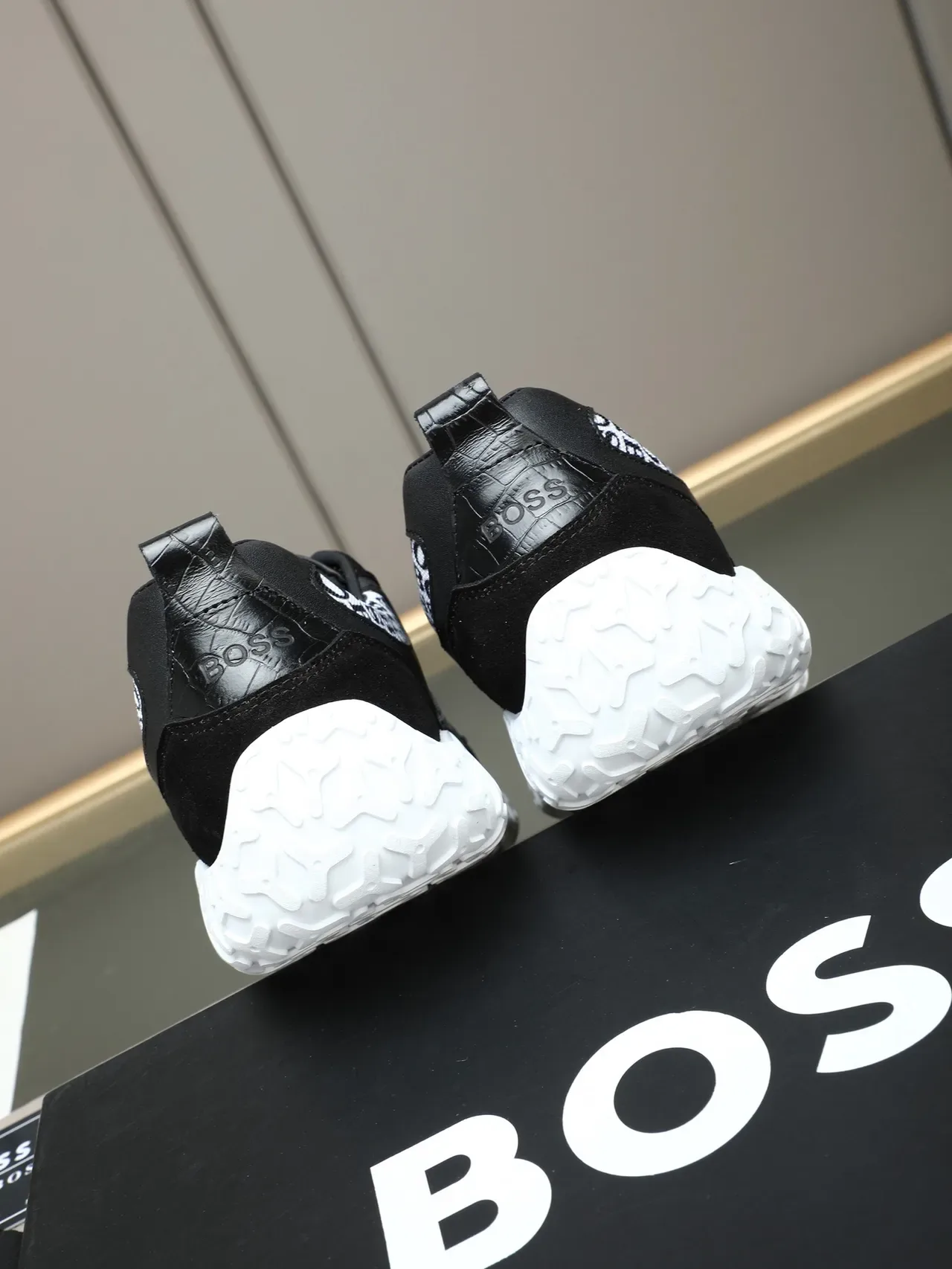 Sneakers Hugo Boss Lifestyle Noir et Blanc Monogram Matériau Mixte 3