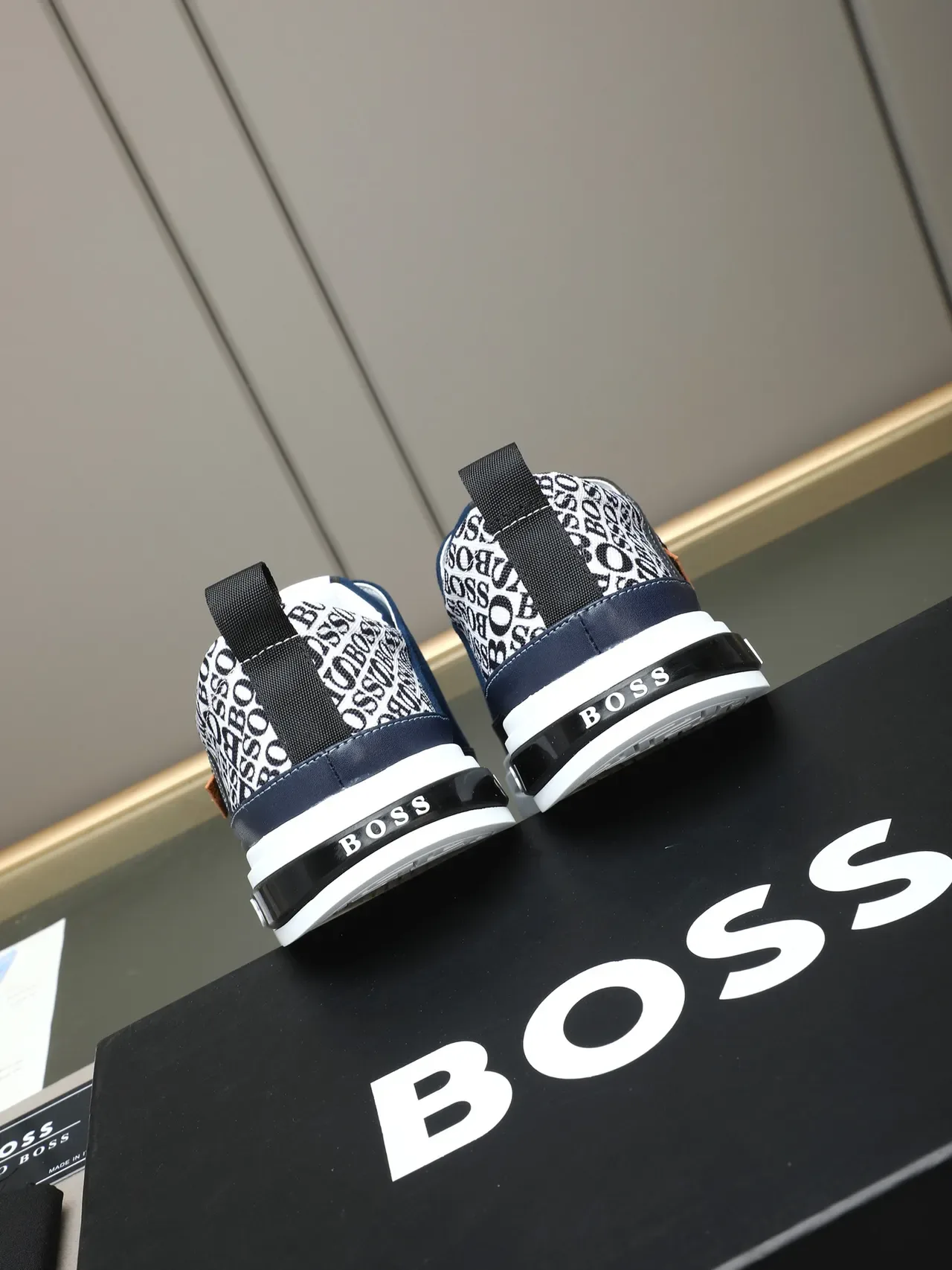Hugo Boss নেভি সুয়েড এবং চামড়া লাইফস্টাইল স্নিকার 3