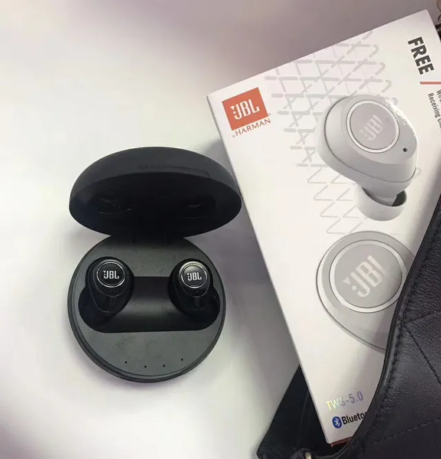 JBL TWS-5.0 Noir et Blanc Conception Compacte Sans Tige Finition Mate TWS Écouteurs 20
