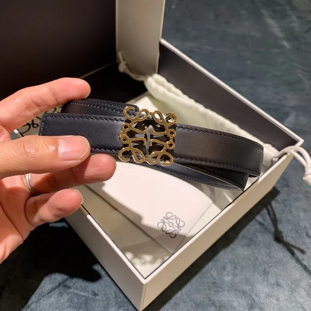 Loewe Anagram Belt 黑色 金色 窄带扣 皮革腰带 5