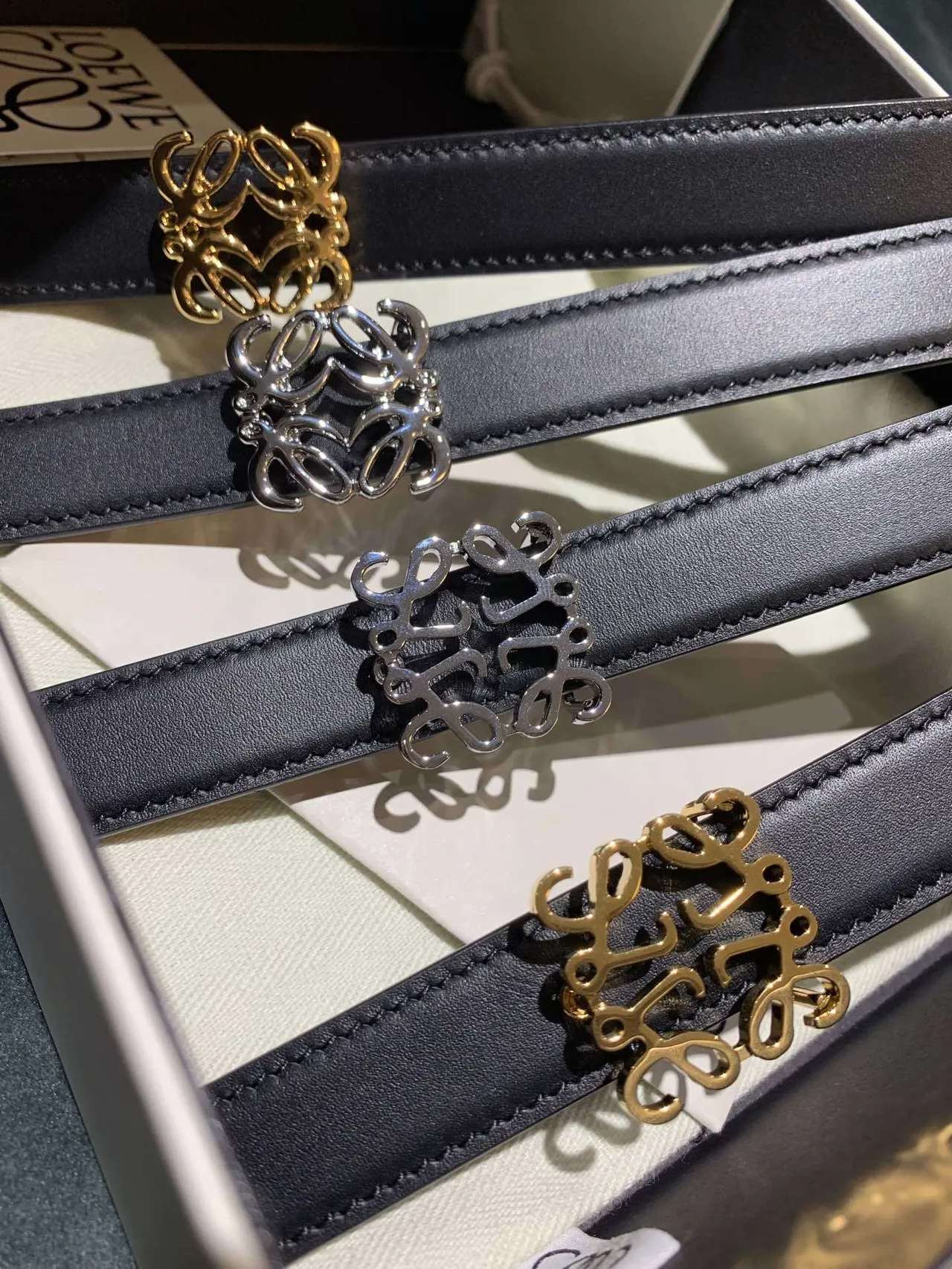 Loewe Anagram Belt 黑色 金色 窄带扣 皮革腰带 8
