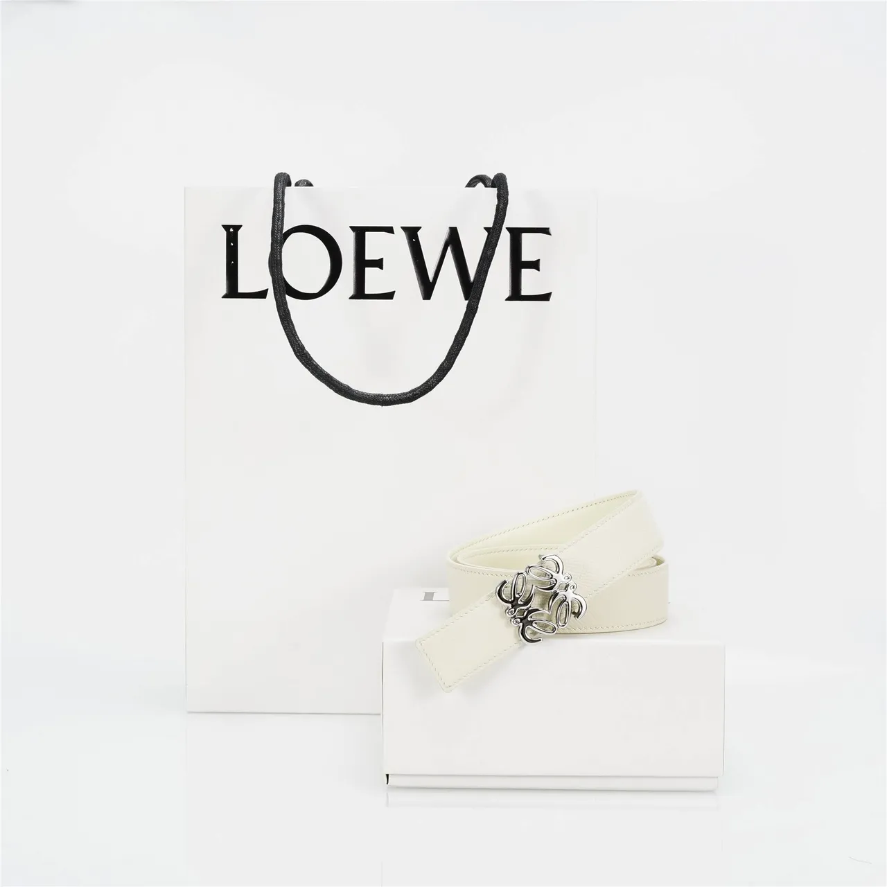 Loewe Anagram Belt Cinto de couro marfim 4