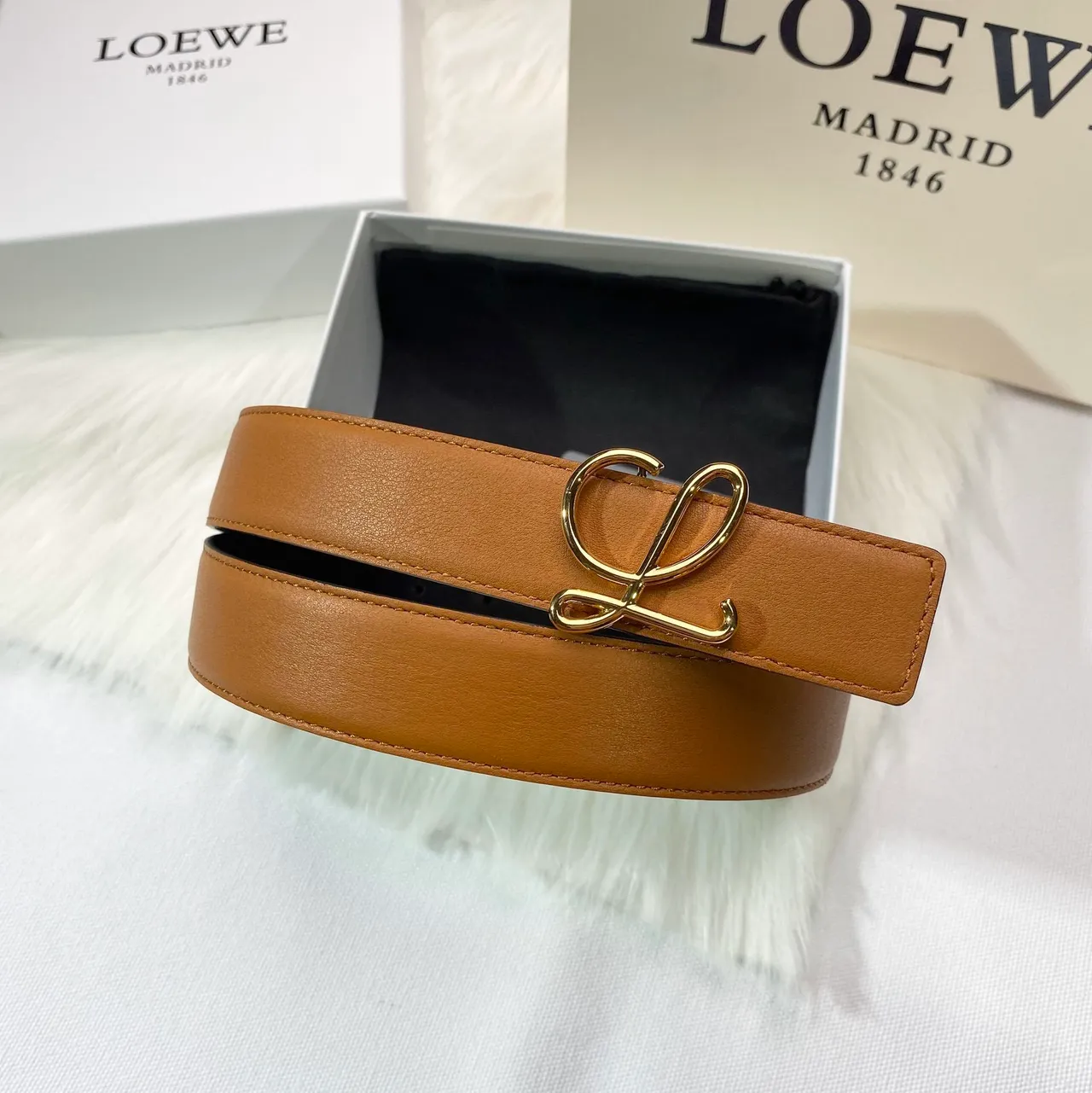 Loewe Anagram 棕色皮革腰带 2