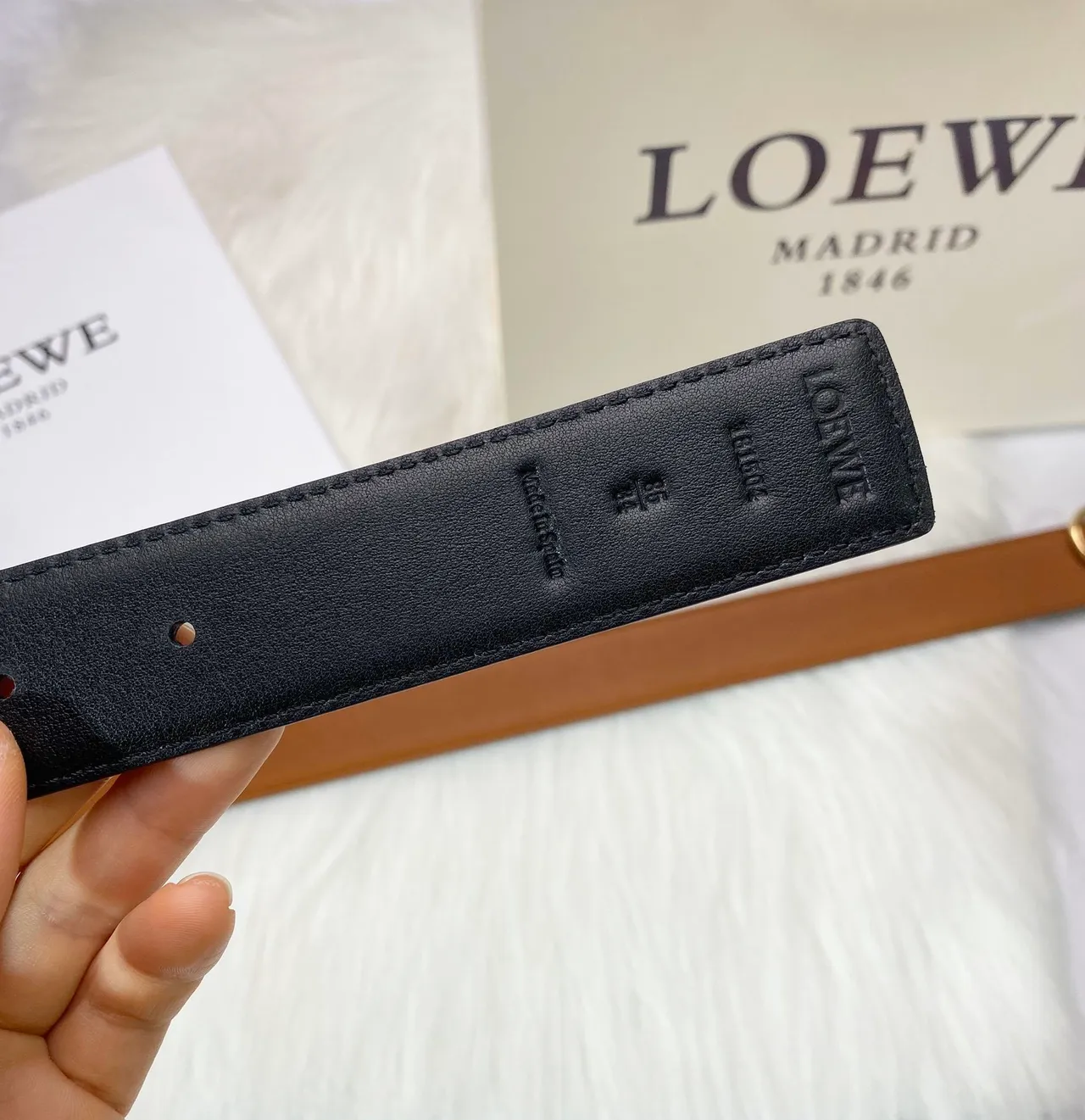 Loewe Anagram 棕色皮革腰带 4
