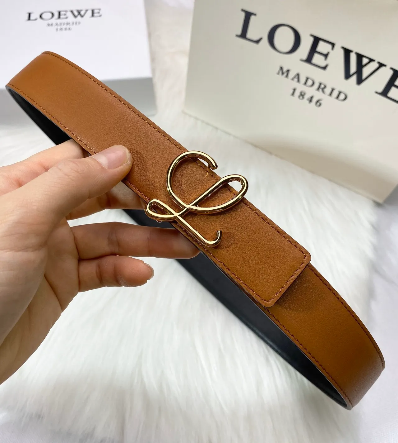 Loewe Anagram 棕色皮革腰带 6