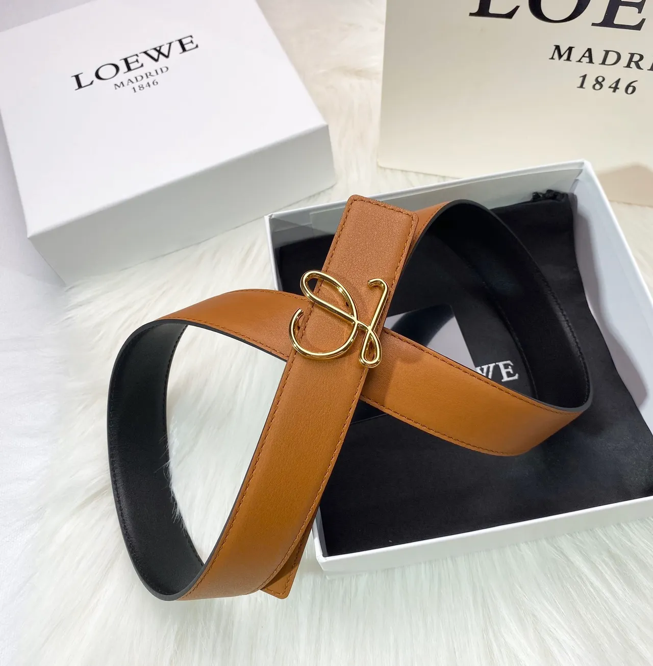 Loewe Anagram 棕色皮革腰带 7