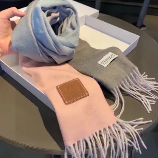 Loewe Anagram Pink Gray أطراف فرنجية لصق جلدي مطرز شال كشميري
