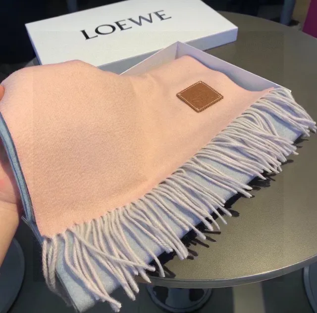 Loewe Anagram Pink Gray ফ্রিঞ্জড প্রান্ত সেলাই করা চামড়ার প্যাচ ক্যাশমিয়ার স্কার্ফ 5