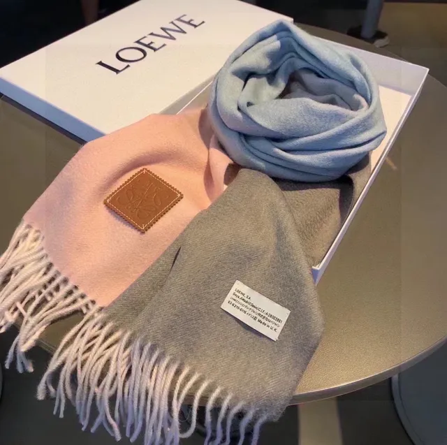 Loewe Anagram Pink Gray ফ্রিঞ্জড প্রান্ত সেলাই করা চামড়ার প্যাচ ক্যাশমিয়ার স্কার্ফ 8