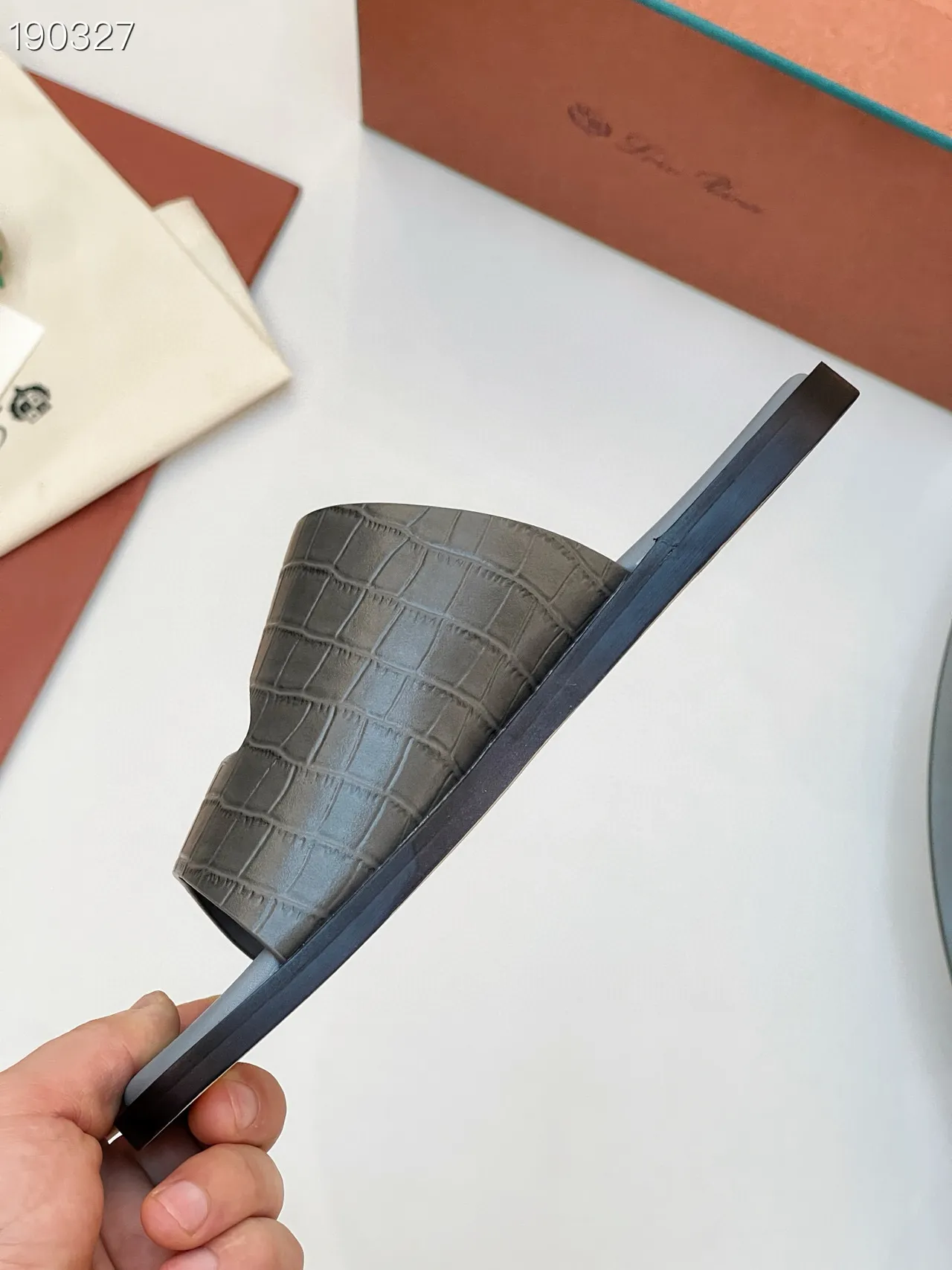 Loro Piana صندل كاجوال نقش تمساح حزام مزدوج إبزيم 4