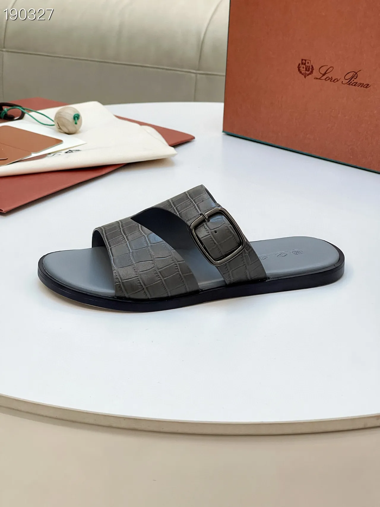 Loro Piana صندل كاجوال نقش تمساح حزام مزدوج إبزيم 8