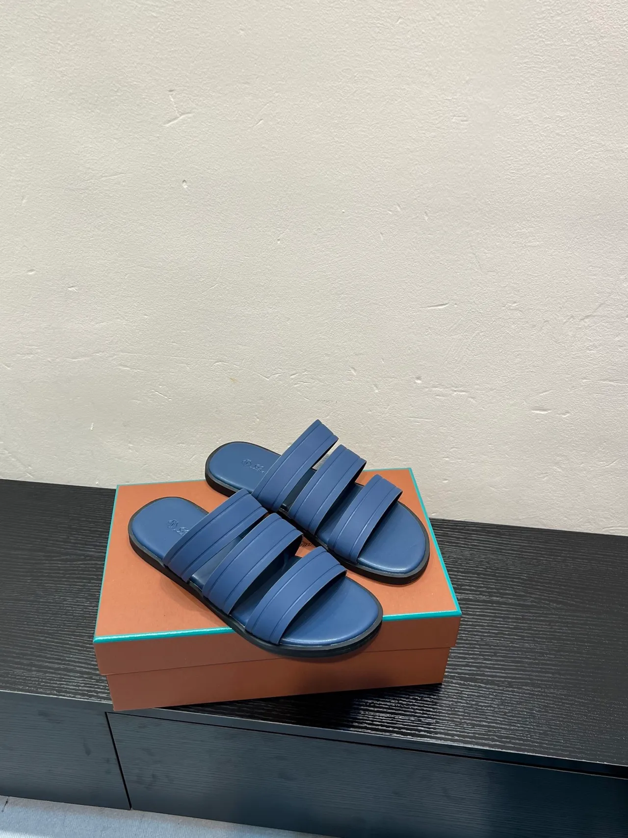 Loro Piana sandalias de tres tiras azul y negro 5